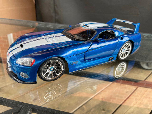 Hot Wheels: Dodge Viper GTS R - 1:18 Scale