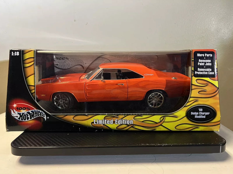 Hot Wheels: 69 dodge charger modified - 1:18 Scale